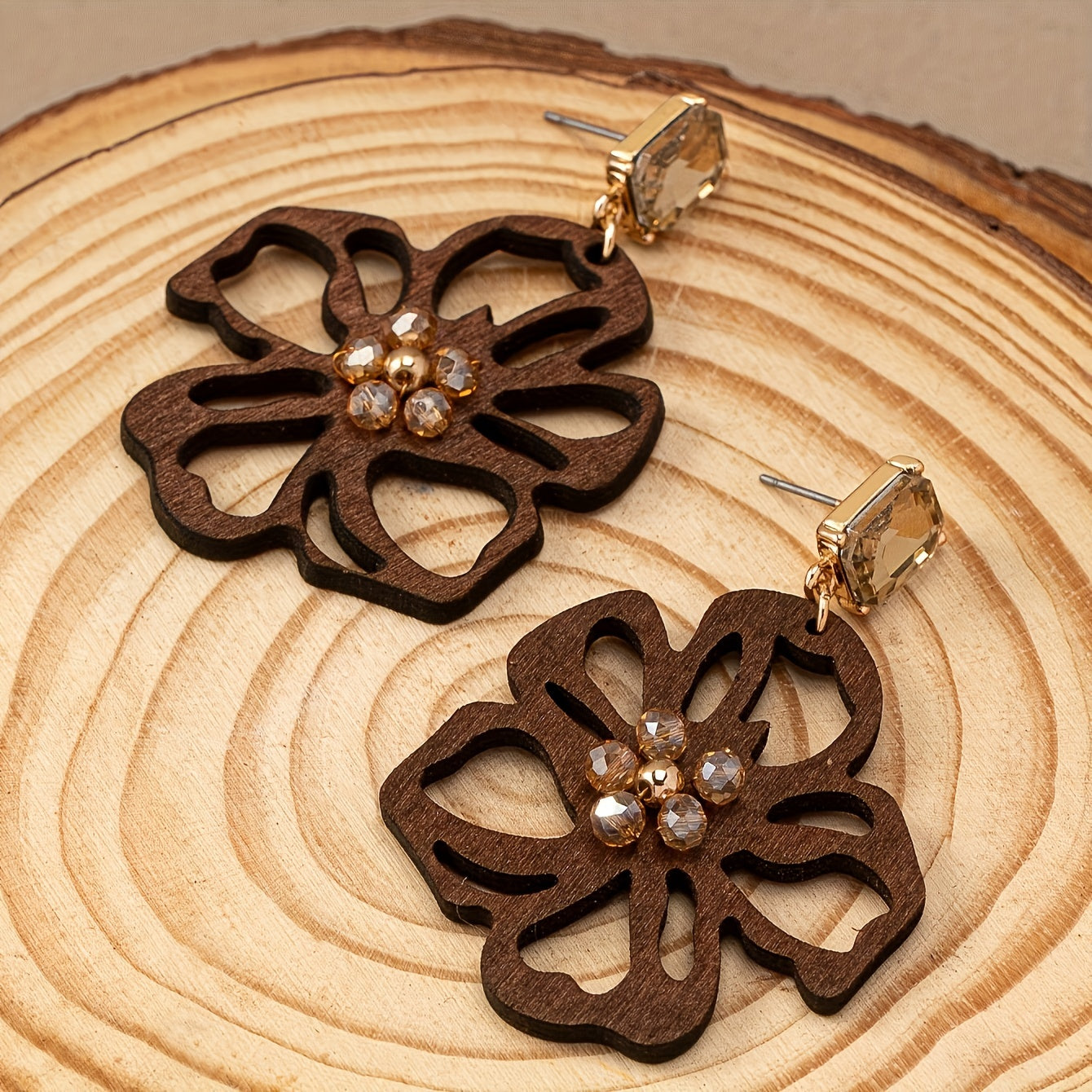 A Pair of Vintage Bohemian Style Niche Design Hollow Wooden Flower Creative Everyday Versatile Women'S Fashion Earrings.
